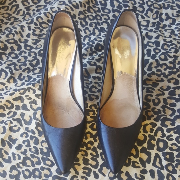 MICHAEL KORS Classic Black Heels - Size 9 1/2 - Picture 2 of 7